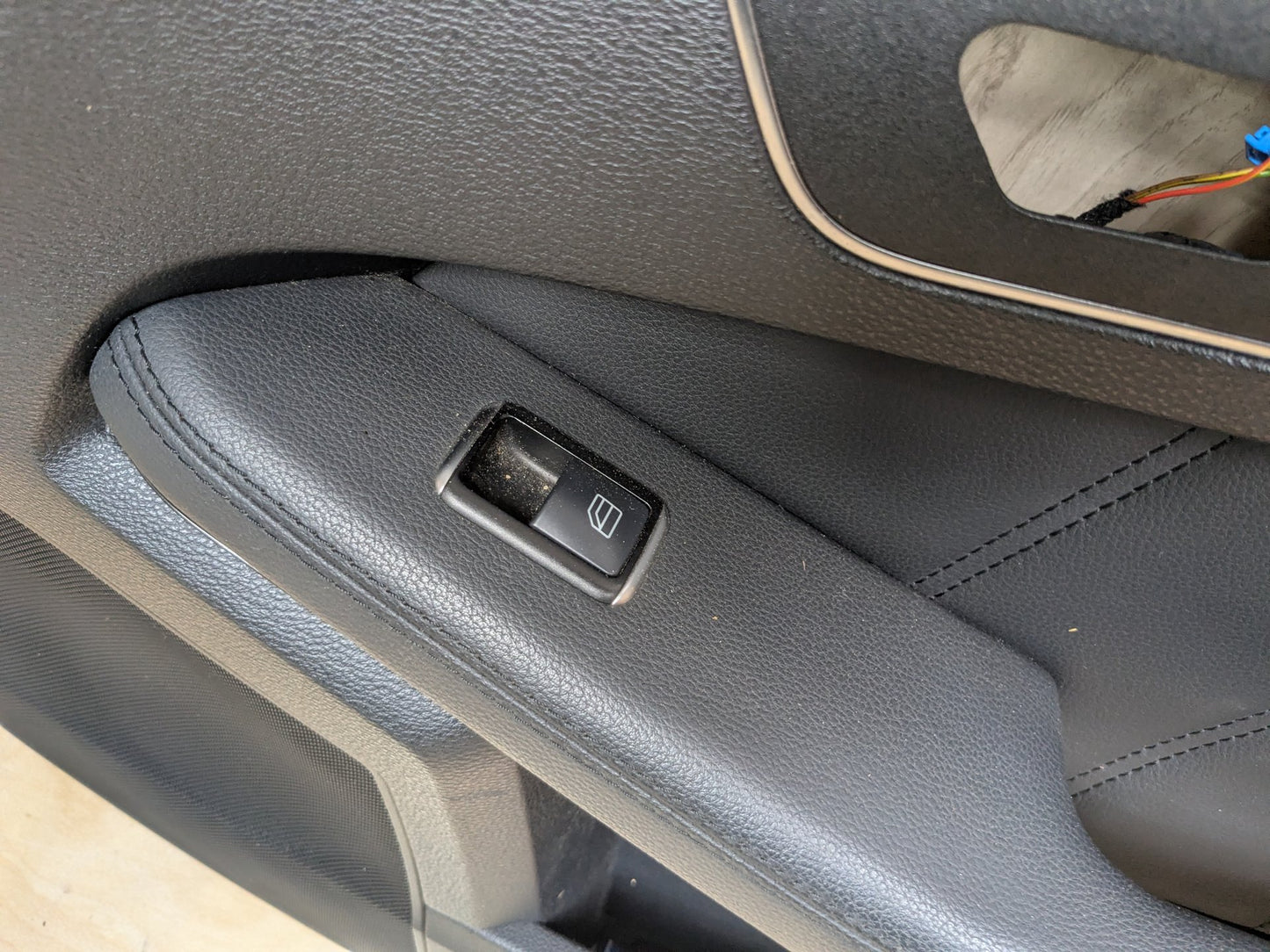 2009-2012 Mercedes-Benz E550 W212 Front Right Passenger Door Shell Panel Black 040