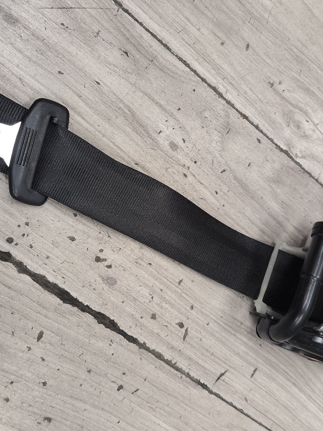 2015-2018 Audi Q3 8U Rear Left or Right Seatbelt Seat Belt Retractor 8U0857805A