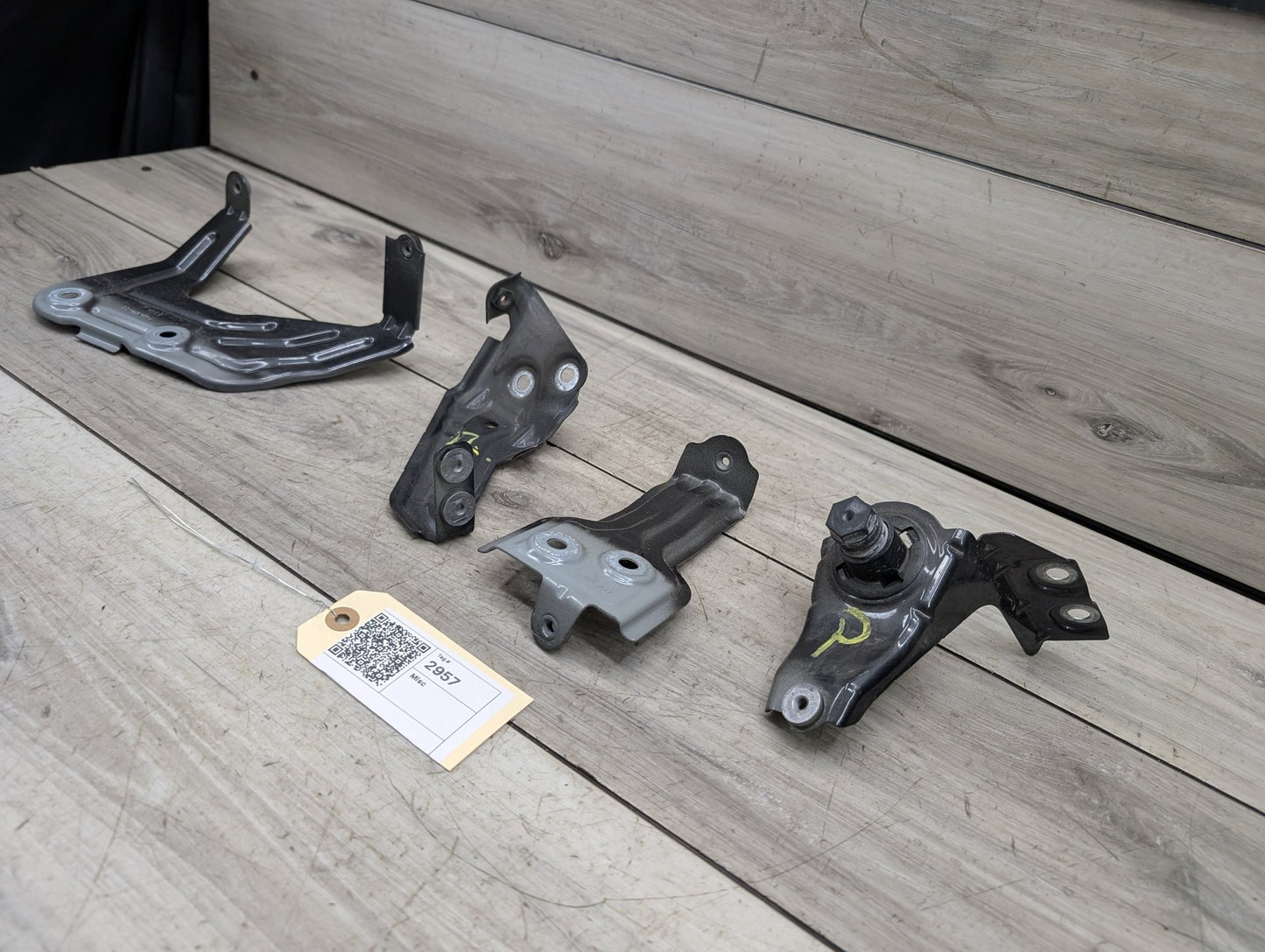 2018 - 2024 BMW X3 G01 Front Right Passenger Fender Brackets SET 7397514 B58B30O1