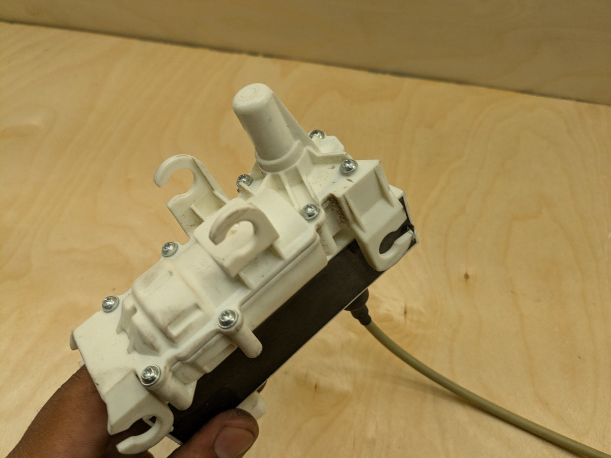 2016-2019 BMW 750Li G12 Rear Right Door Latch Lock Actuator 2581898 OEM