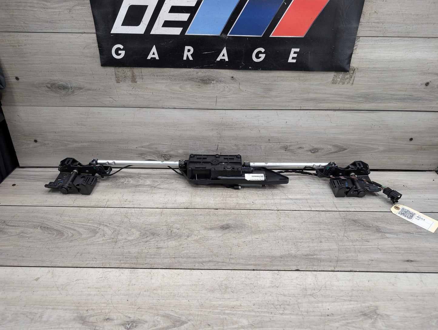 2008 - 2017 Audi S5 8T Convertible Top Lift Assembly 8F0871499
