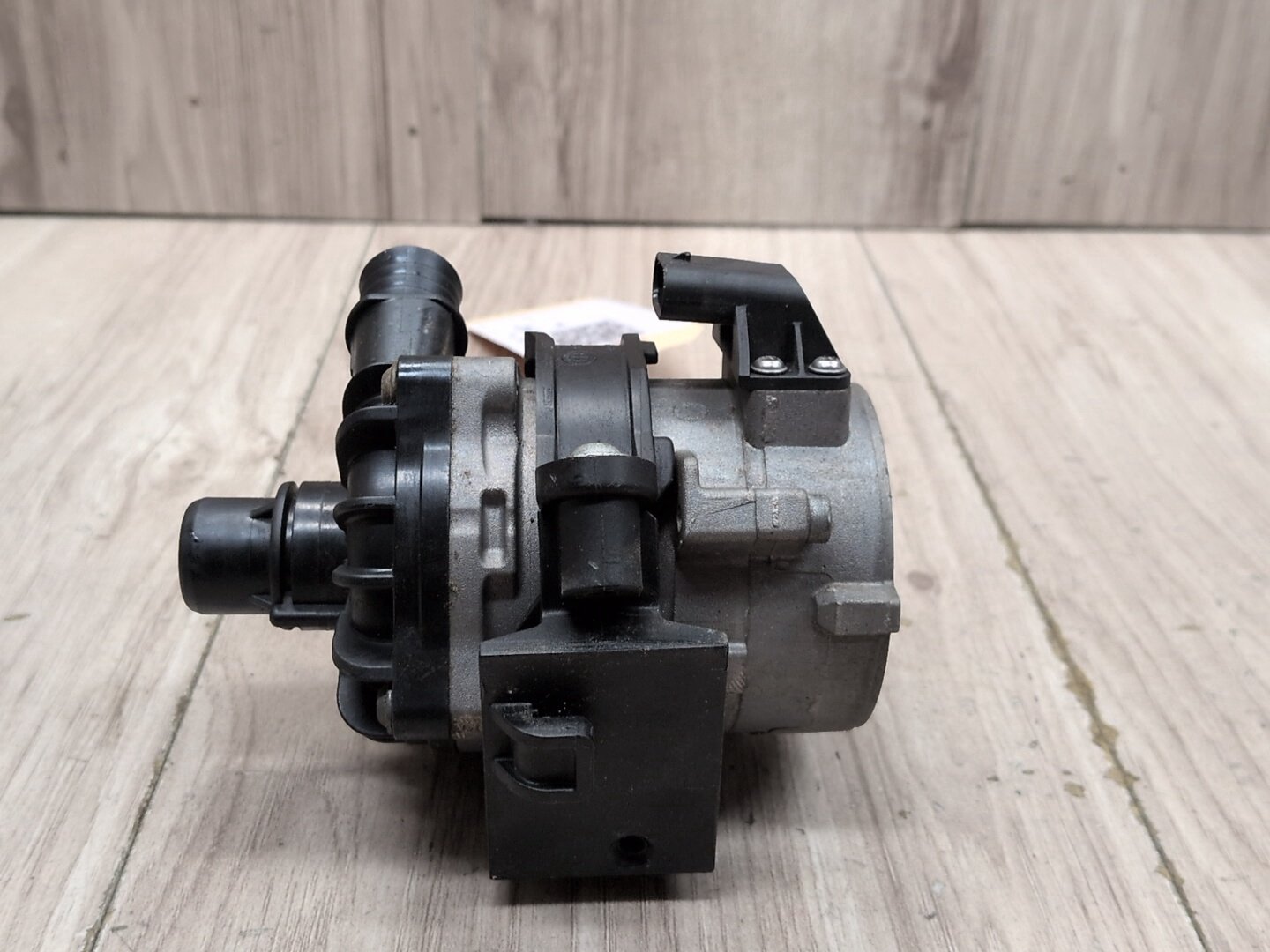 2014 - 2018 BMW X5 F85 Engine Motor Cooling Auxiliary Water Pump 7850113 S63B44T2
