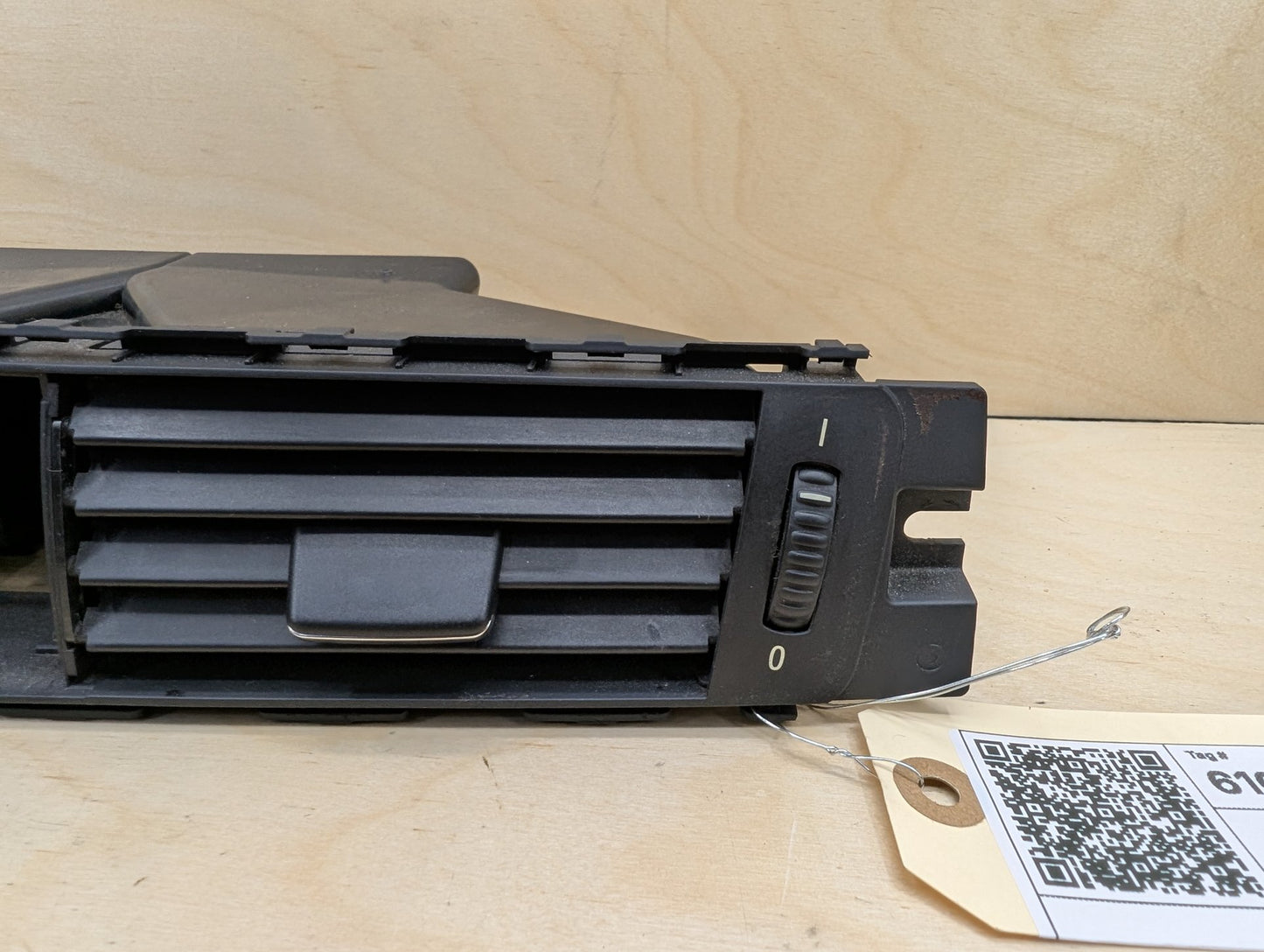 2007-2013 BMW 335i E93 Dashboard Dash Board Middle Center Air Vent 9151175