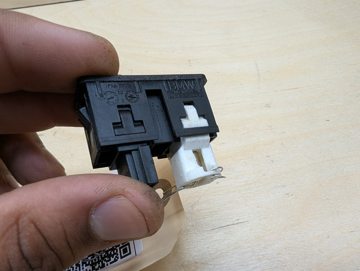 12-20 OEM BMW F22 F23 F30 F32 F33 F36 F48 F80 F82 F83 M3 M4 Aux Audio Input USB