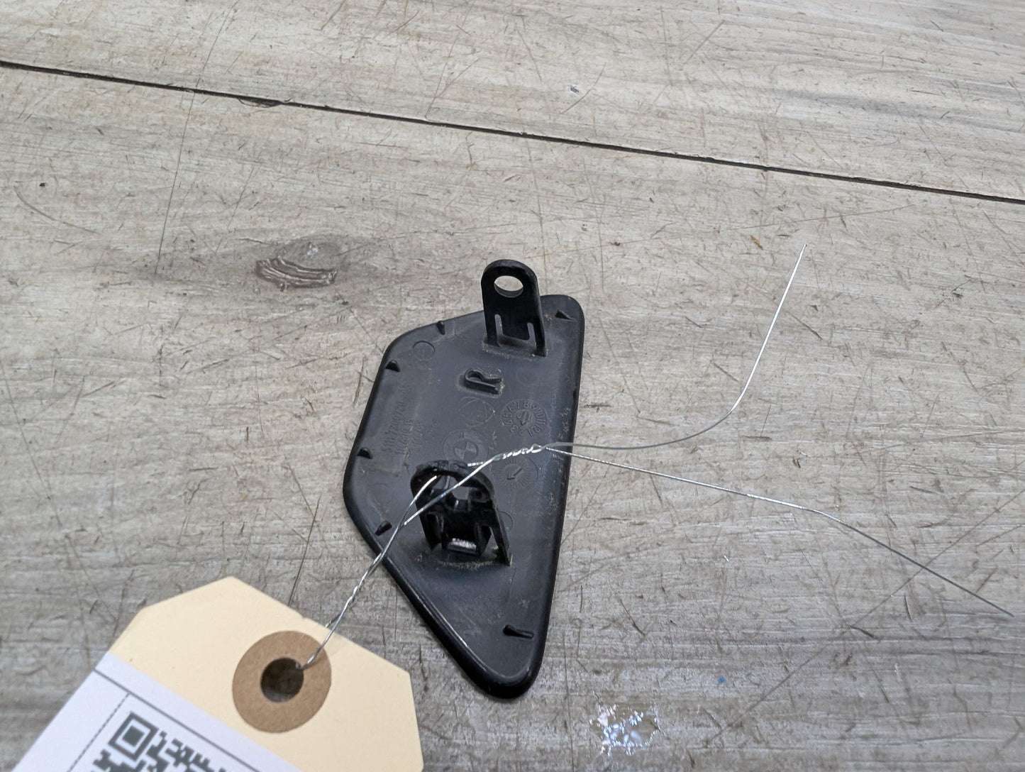 2011-2016 BMW 535i F10 Front Left Driver Bumper Headlight Washer Nozzle Insert Cover 7200720