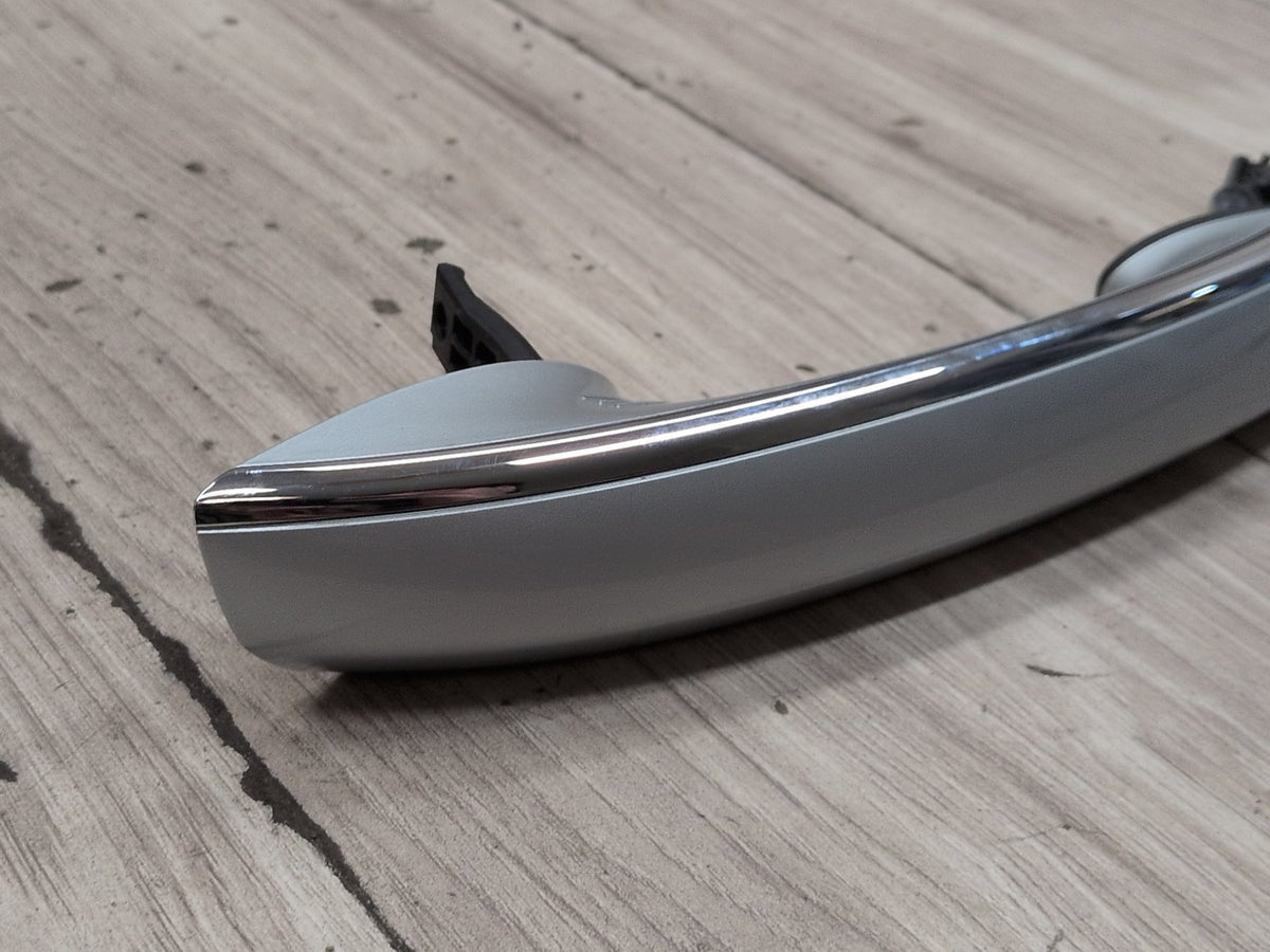 2016-2019 BMW 740Li G12 Right Passenger Door Handle w/ Comfort Access 7411034