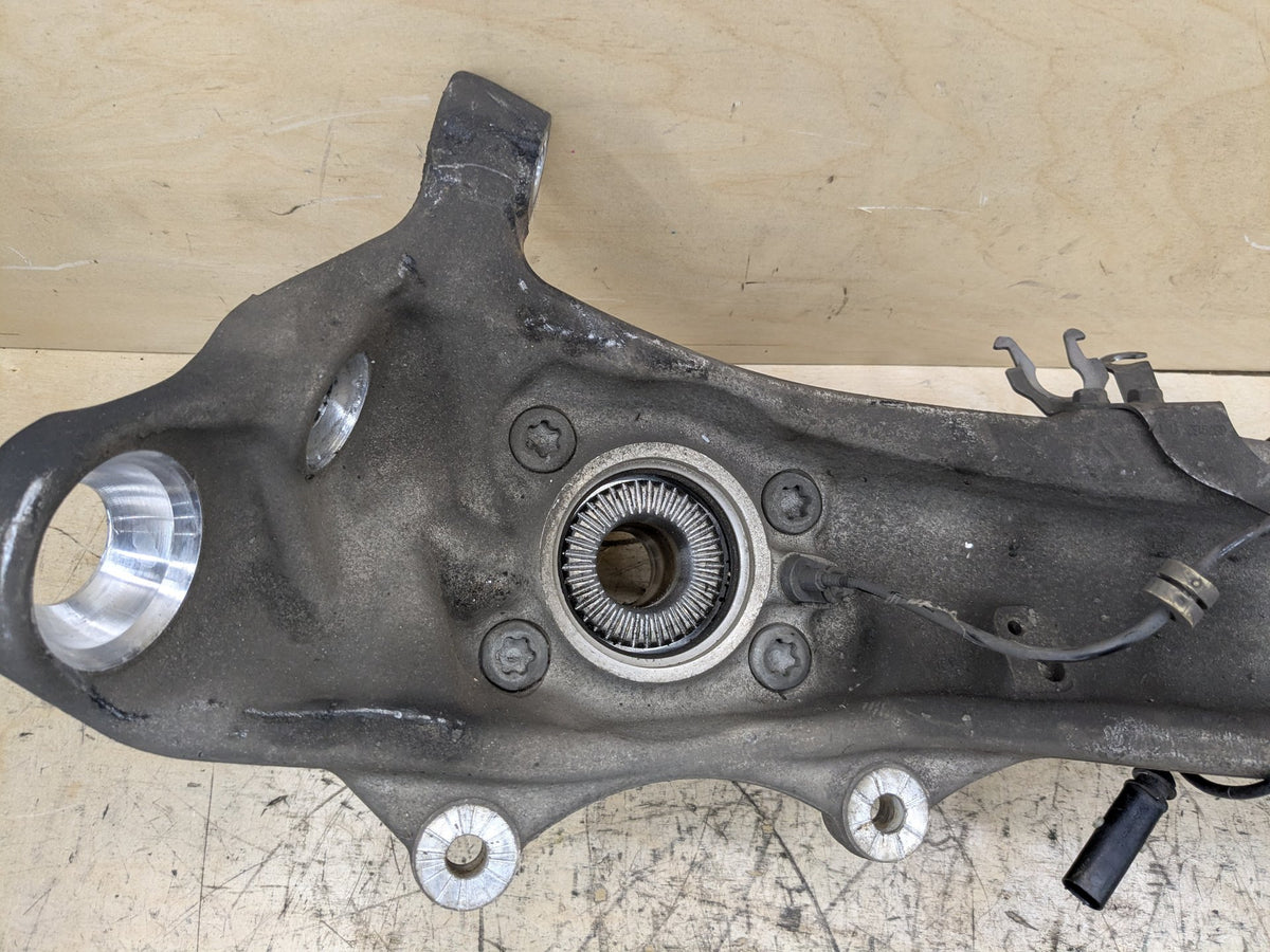 2018-2023 BMW M550i G30 AWD Front Right Spindle Knuckle w/ Bearing 6884386