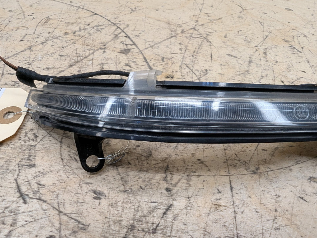 2010-2017 BMW 535i GT xDrive F07 Front Right Passenger Turn Signal Light Indicator 7308536 OEM