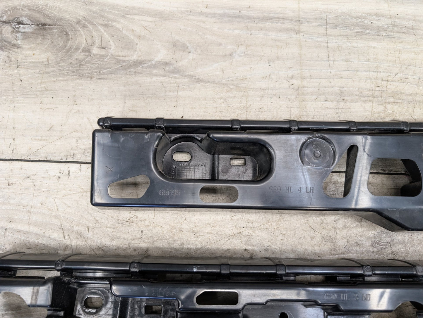 2016-2022 BMW 750Li G12 Left Driver Side Skirt Rocker Panel Brackets SET 7387347