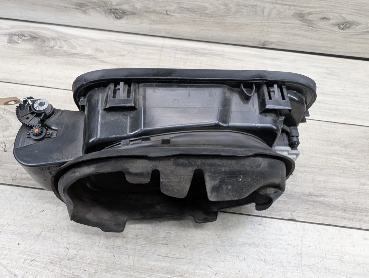 2017-2023 BMW 530i G30 Gas Cover Assembly 7387939