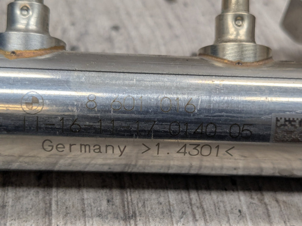 PRE-LCI OEM BMW G12 750 G30 M550 Engine N63R Right Fuel Injector Rail Lines 5-8