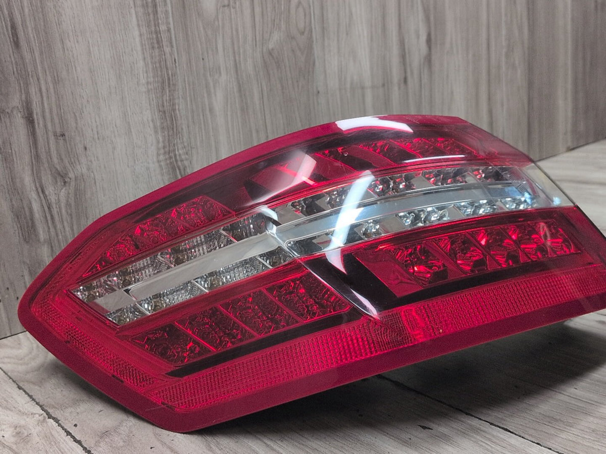 2009-2012 Mercedes-Benz E550 W212 Rear Left Driver Outer Tail Light A2129060758