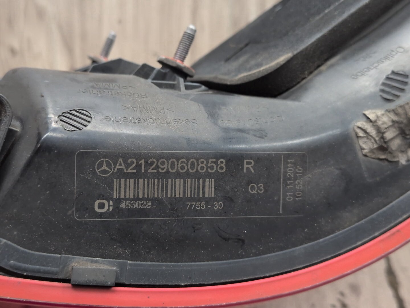 2009-2012 Mercedes-Benz E550 W212 Rear Right Passenger Outer Tail Light A2129060858 OEM