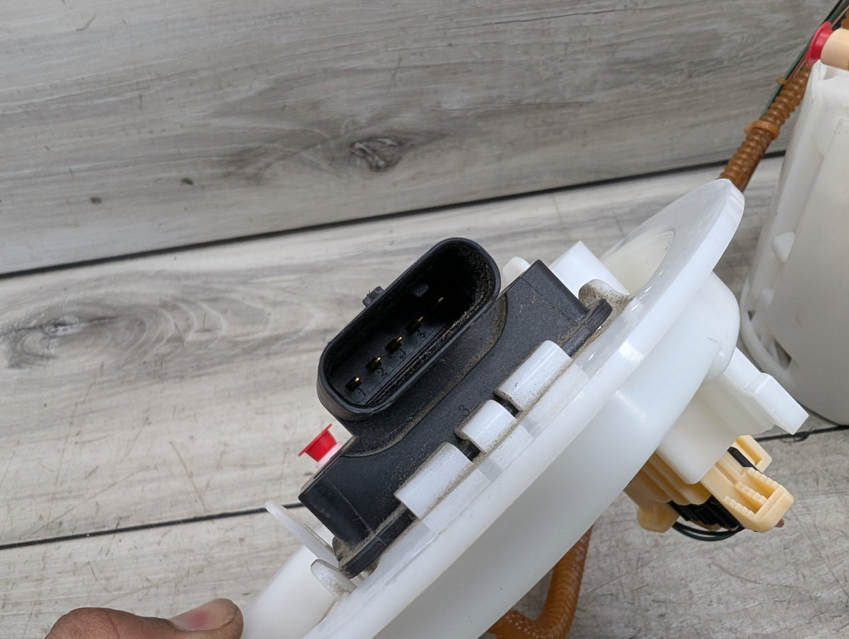 18-20 OEM BMW G30 M550iX Engine N63R Gas Tank Mount Fuel Pump w/ Sending Unit