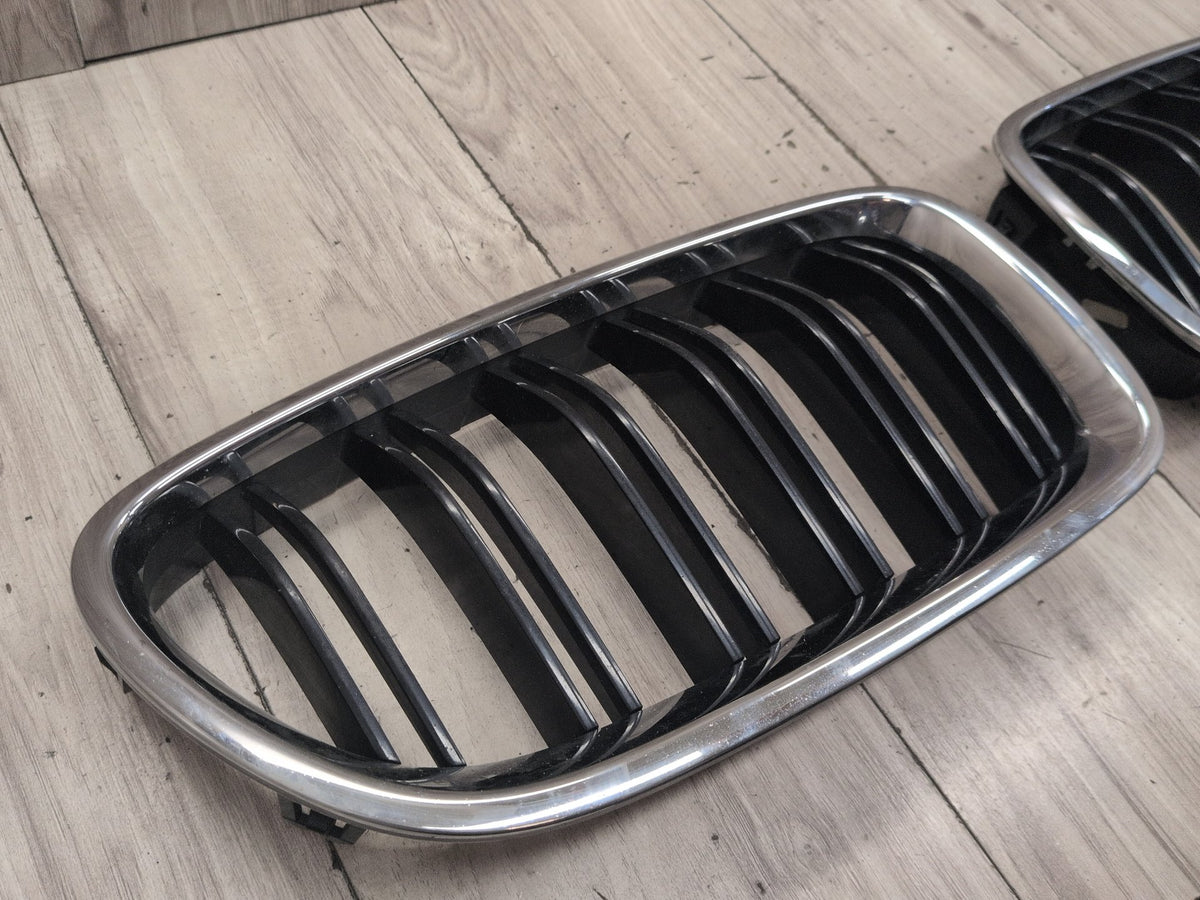 2011-2016 BMW M5 F10 Front Left Right Upper Bumper Grilles SET 8057228 OEM