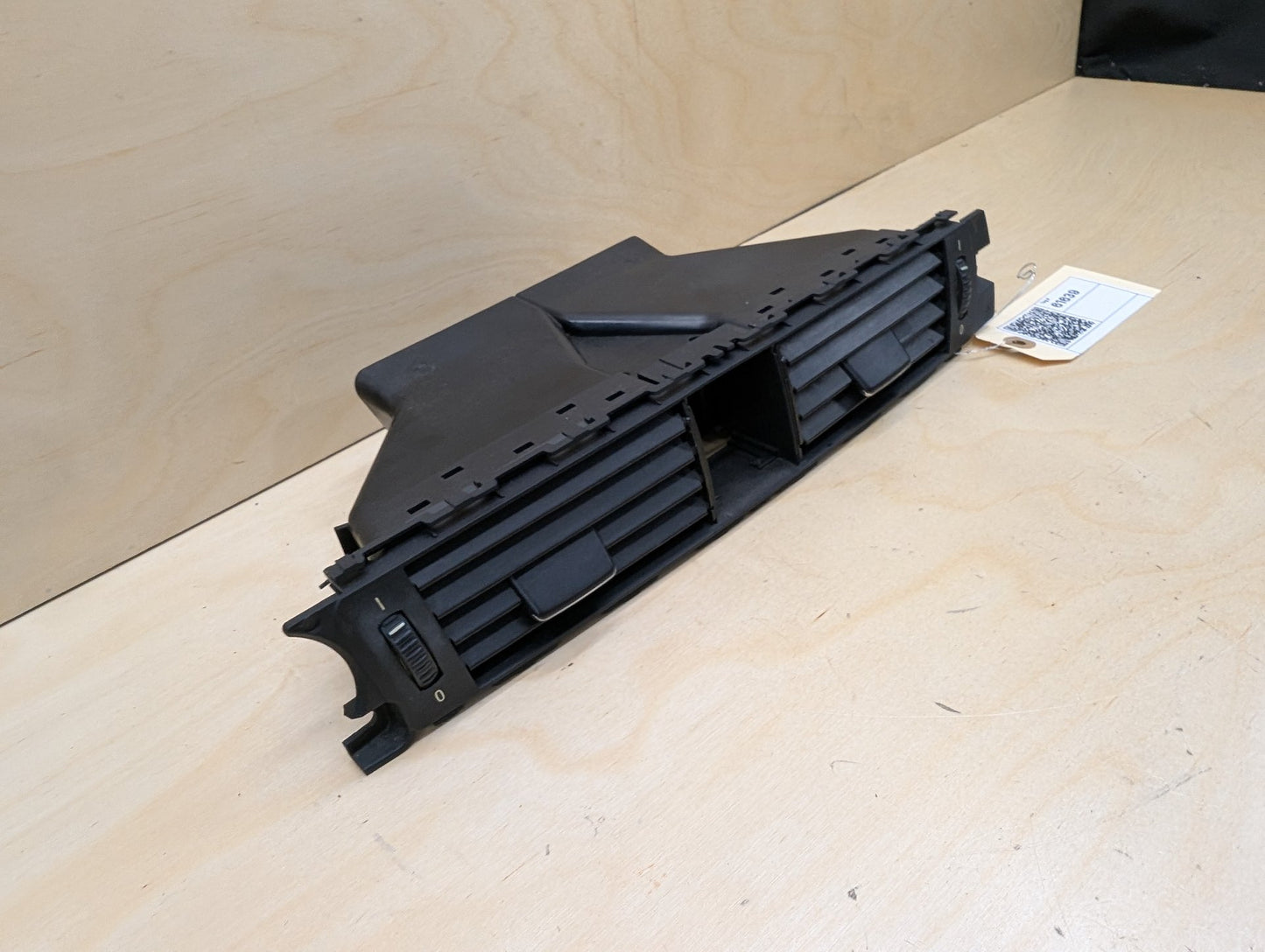 2007-2013 BMW 335i E93 Dashboard Dash Board Middle Center Air Vent 9151175
