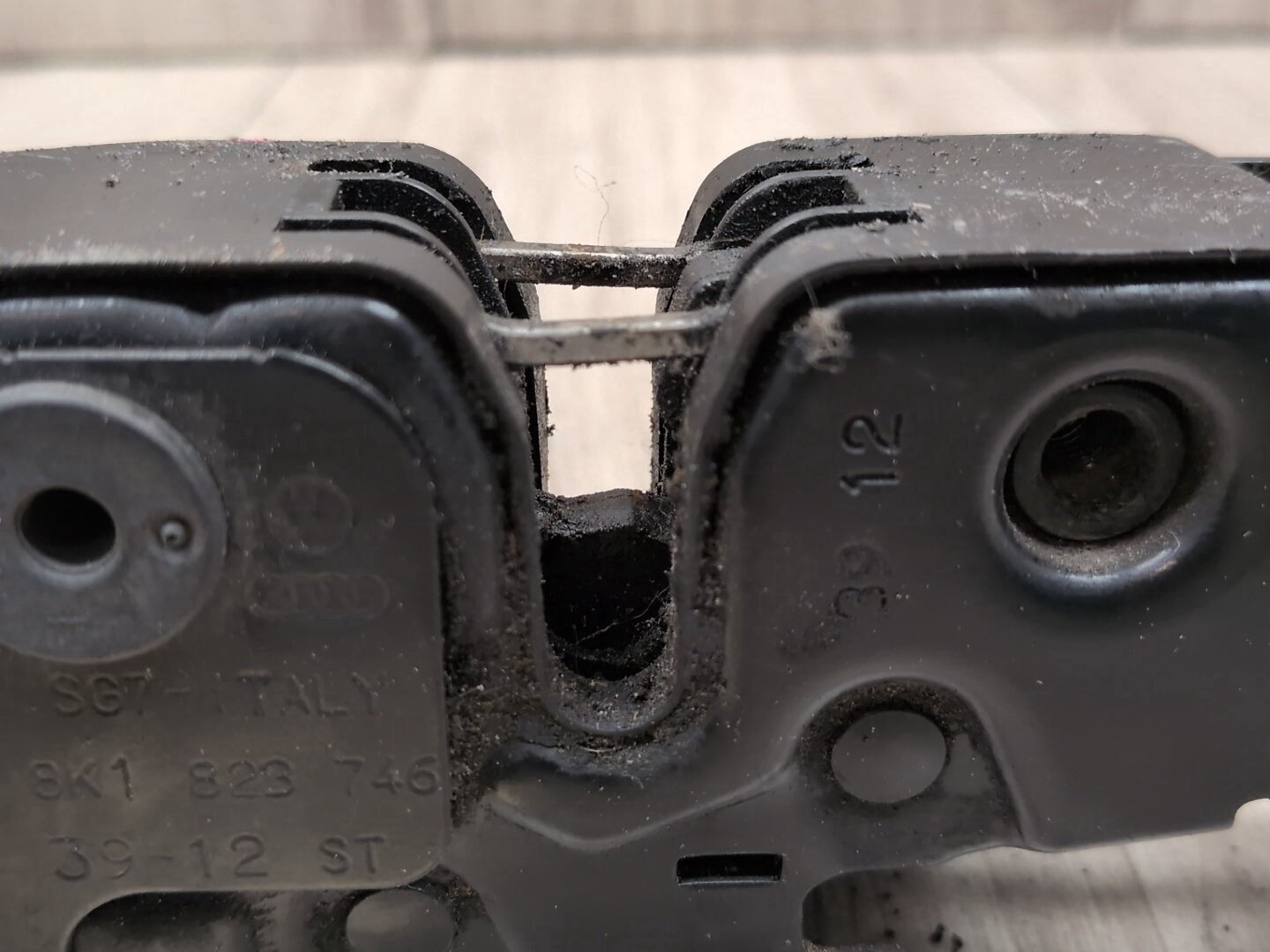 2008 - 2017 Audi S5 8T Hood Bonnet Safety Lock Latches SET 8K1823746