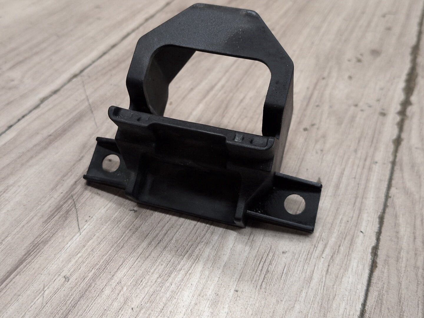 2011 BMW 328i E90 Radiator Lower Mounting Brackets SET 7591647