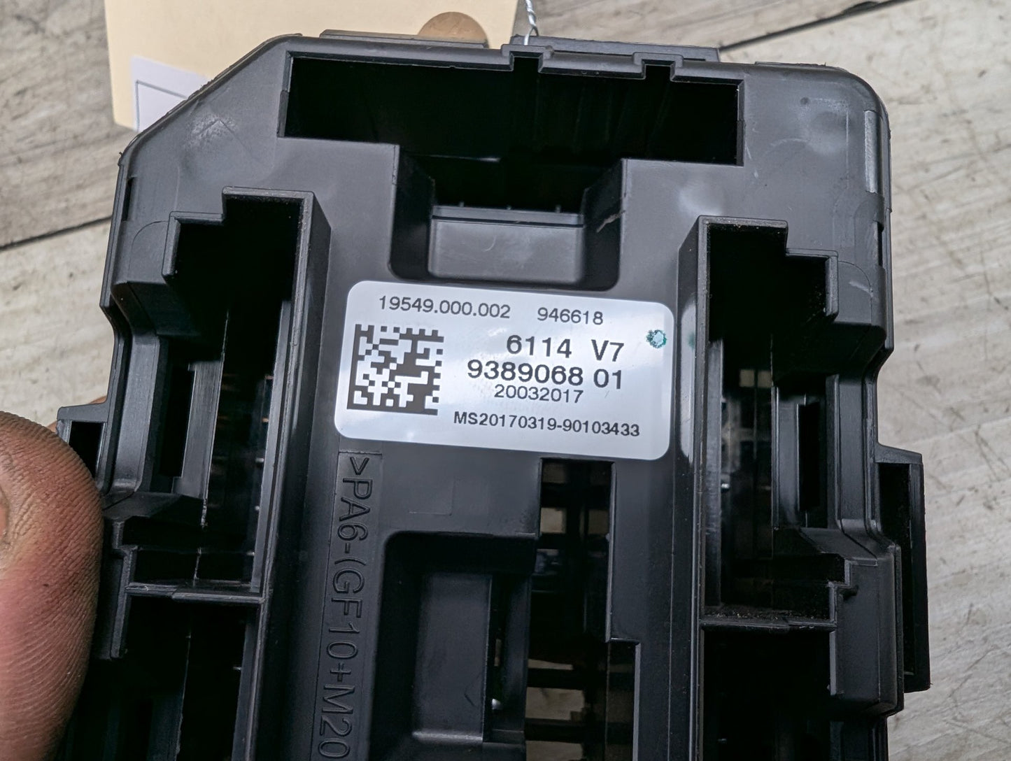 2012-2018 BMW 340i F30 Front Power Distribution Fuse Box 9389068
