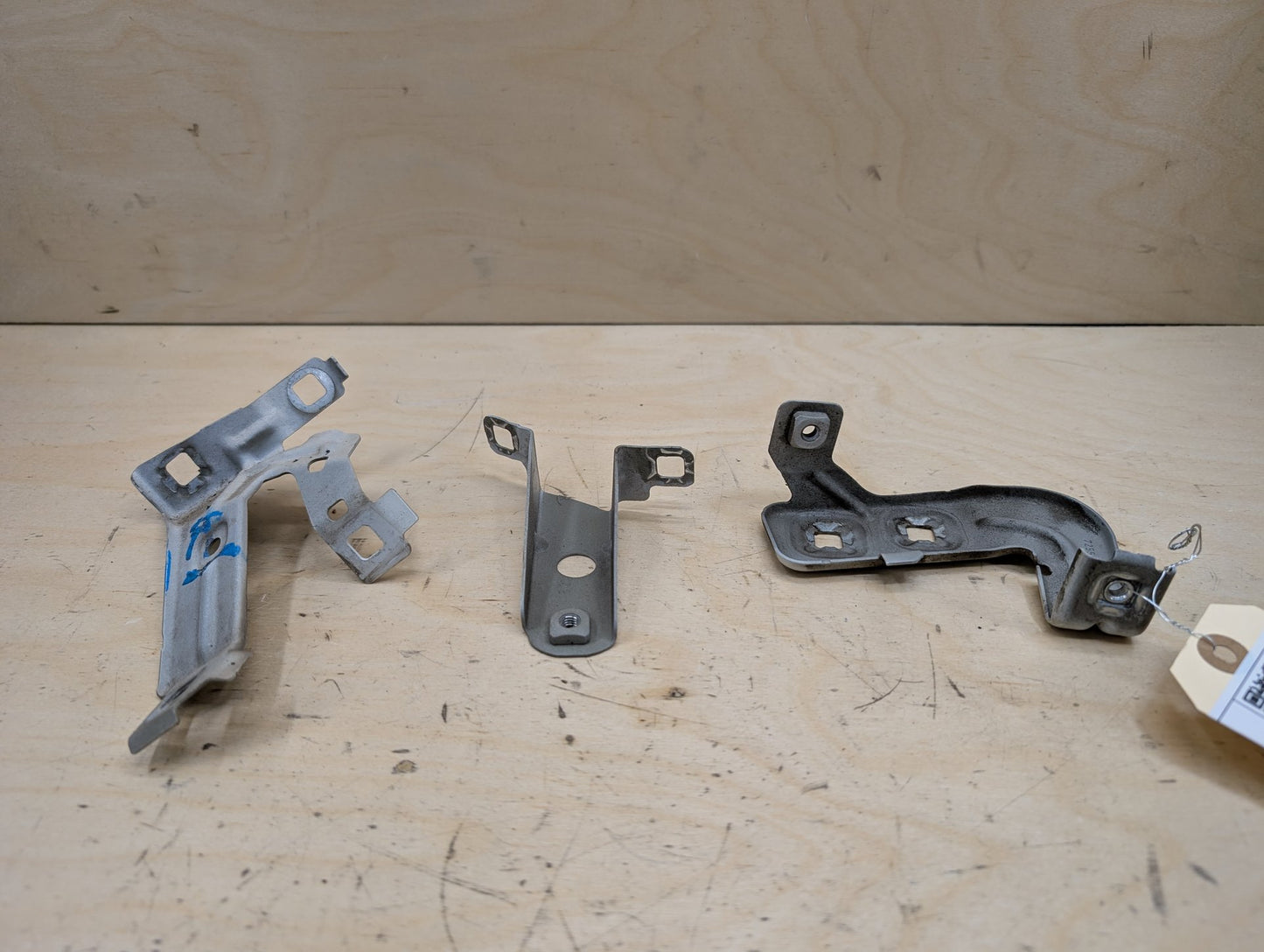 15-20 OEM BMW F80 F82 F83 M3 M4 Left Driver Fender Bracket Mount Carrier SET