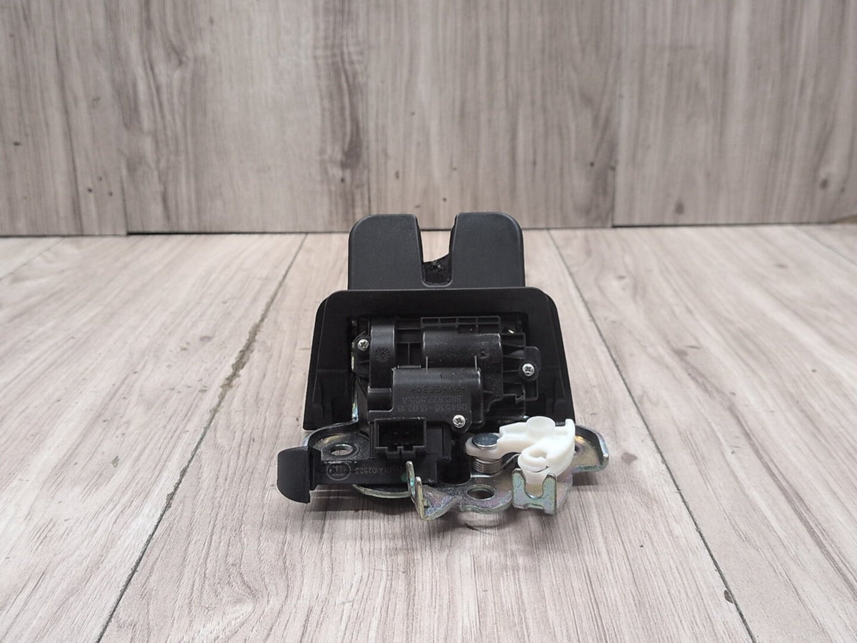 2015-2018 Audi Q3 8U Liftgate Trunk Lid Liftgate Lock Latch Actuator 8R0827505A