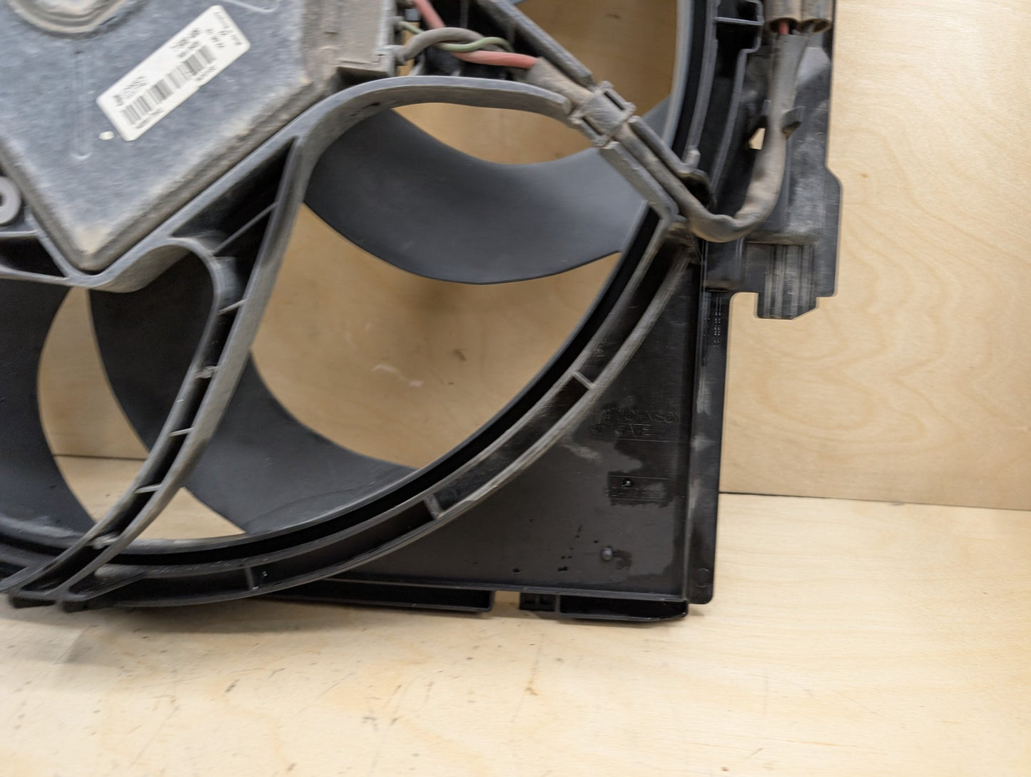 2012-2018 BMW 328i F30 Radiator Fan Shroud Housing w/ Motor 7640511