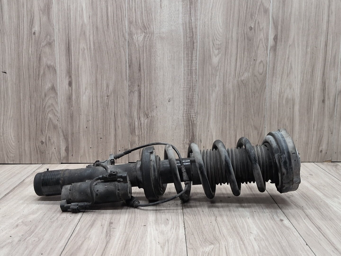 17-23 OEM BMW G30 M550iX Front Left Driver Spring Strut Shock Absorber VDC
