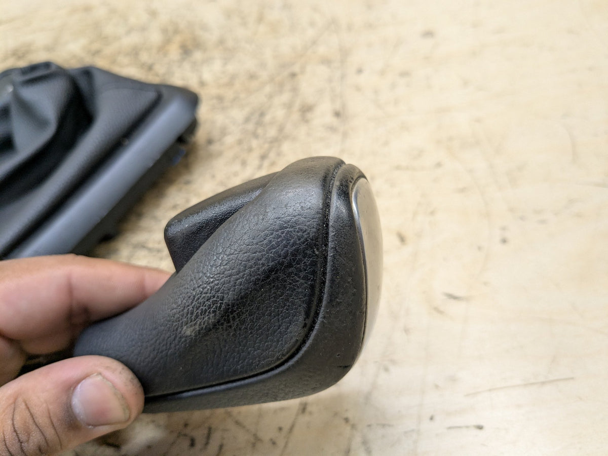 2008-2013 BMW 135i E88 Gear Selector Shifter Knob Panel Assembly 7078567