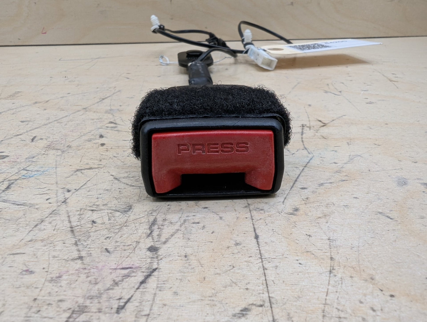 OEM BMW F90 G11 G12 G30 530 540 M550 750 M5 Front Left or Right Seatbelt Buckle