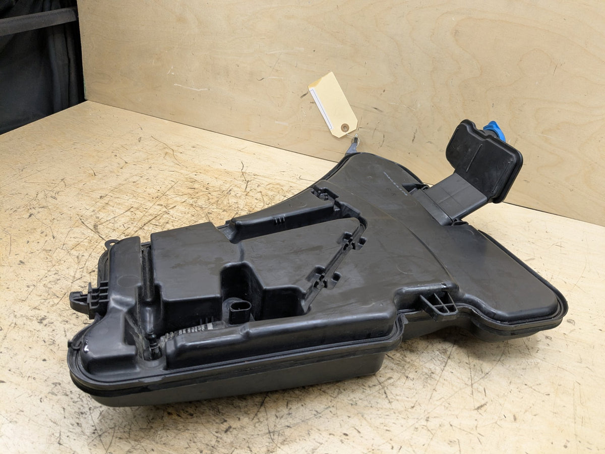 OEM BMW G12 G30 540 M550 750 M760 Windshield Wiper Washer Reservoir Tank Pump