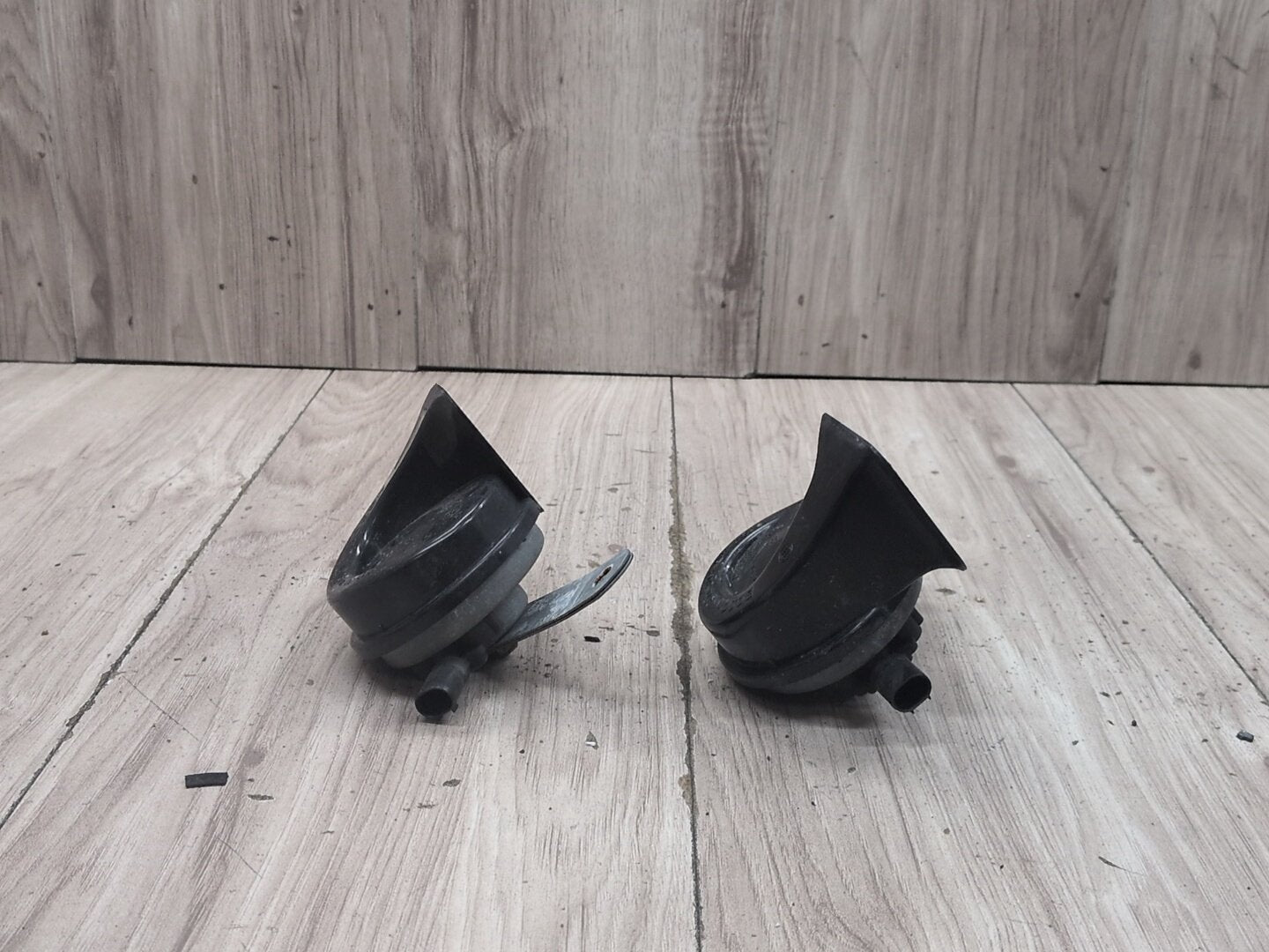 2004-2010 BMW M6 E64 Alarm Horns SET 7839346 OEM