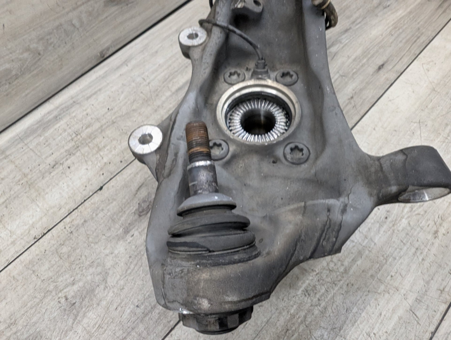 2017-2023 BMW 530i G30 Front Left Driver Spindle Knuckle w/ Bearing 6884385
