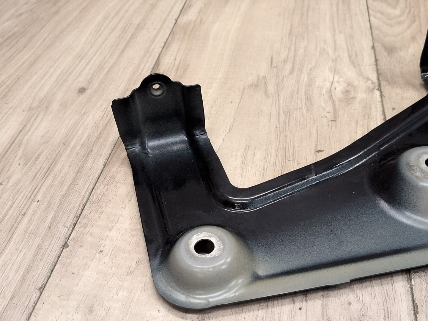 2019 - 2026 BMW X5 G05 Front Right Passenger Fender Brackets SET 7418216 N63B44M3