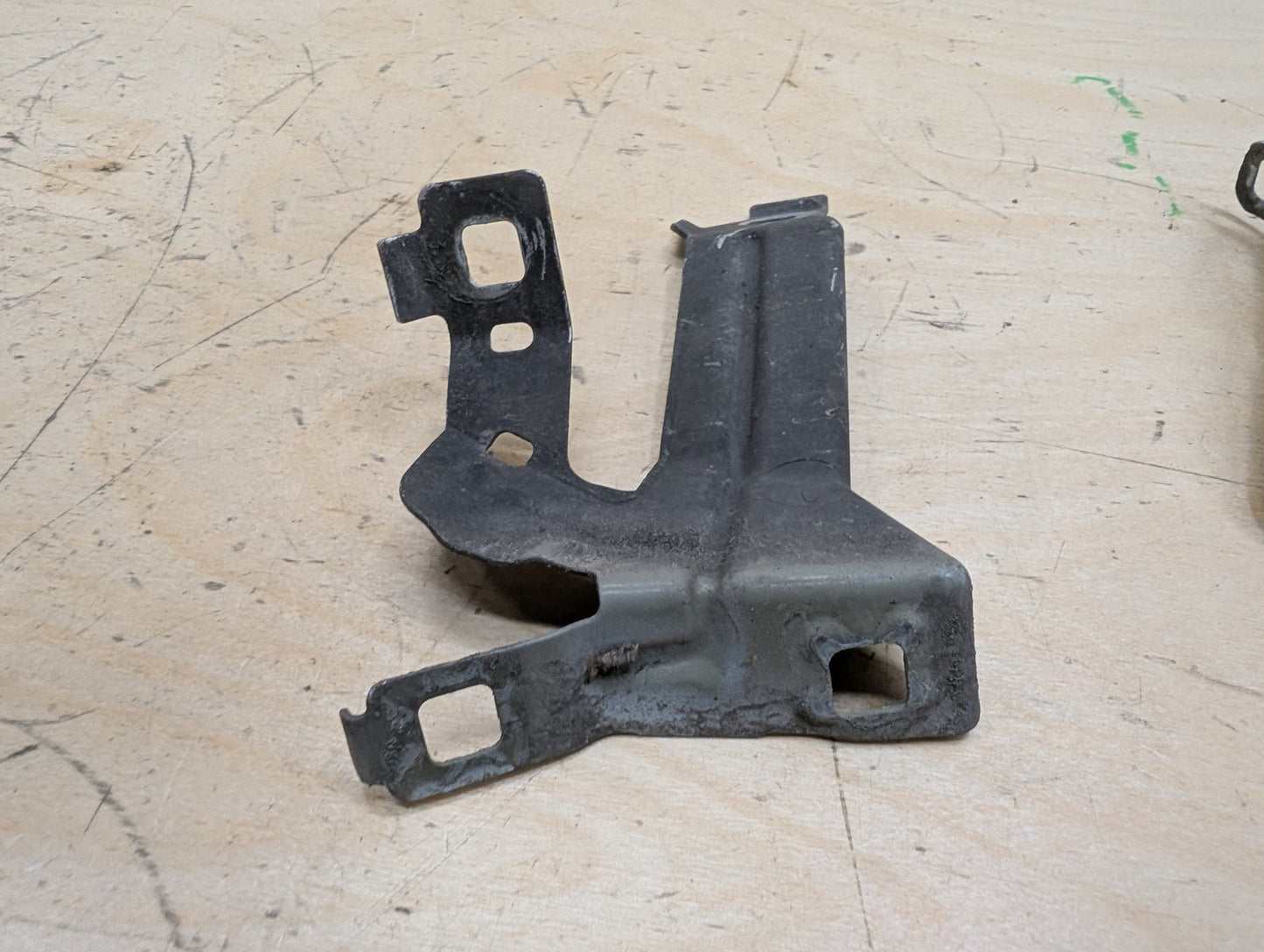 12-20 OEM BMW F30 F32 F33 F36 Front Left Driver Fender Wing Holder Bracket SET