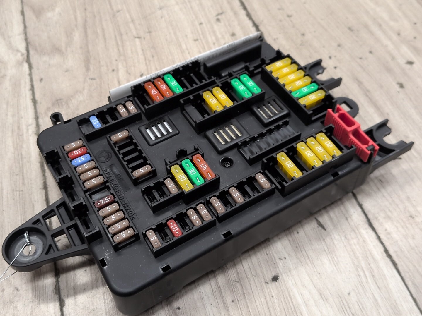 2014-2020 BMW 435i F32 Front Power Distribution Fuse Box 9389070