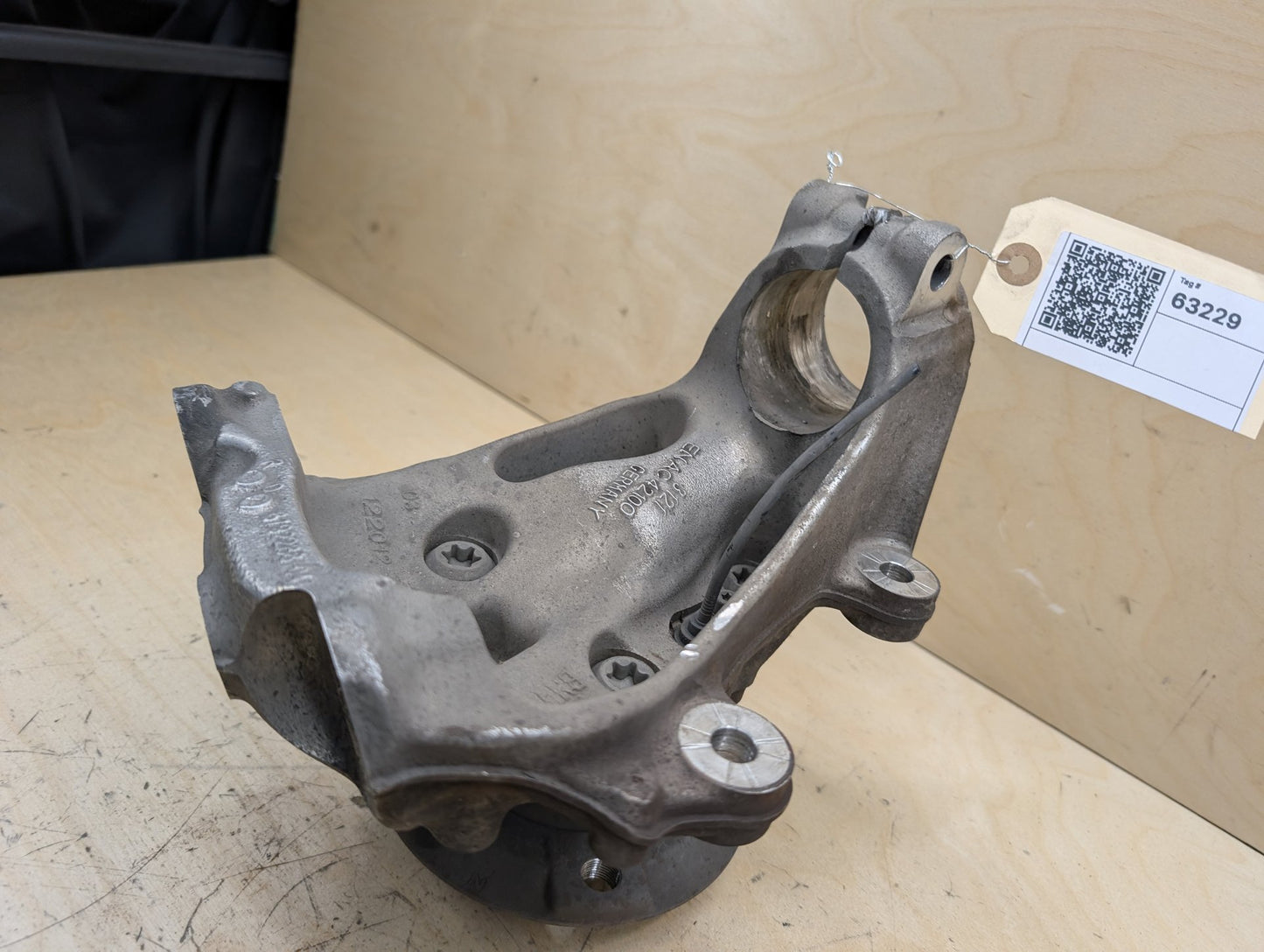 12-18 OEM BMW F30 F31 Sedan RWD Front Right Hub Knuckle Wheel Bearing Carrier