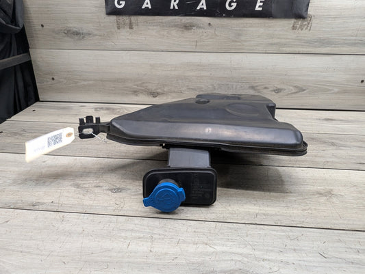 OEM BMW G12 G30 540 M550 750 M760 Windshield Wiper Washer Reservoir Tank Pump