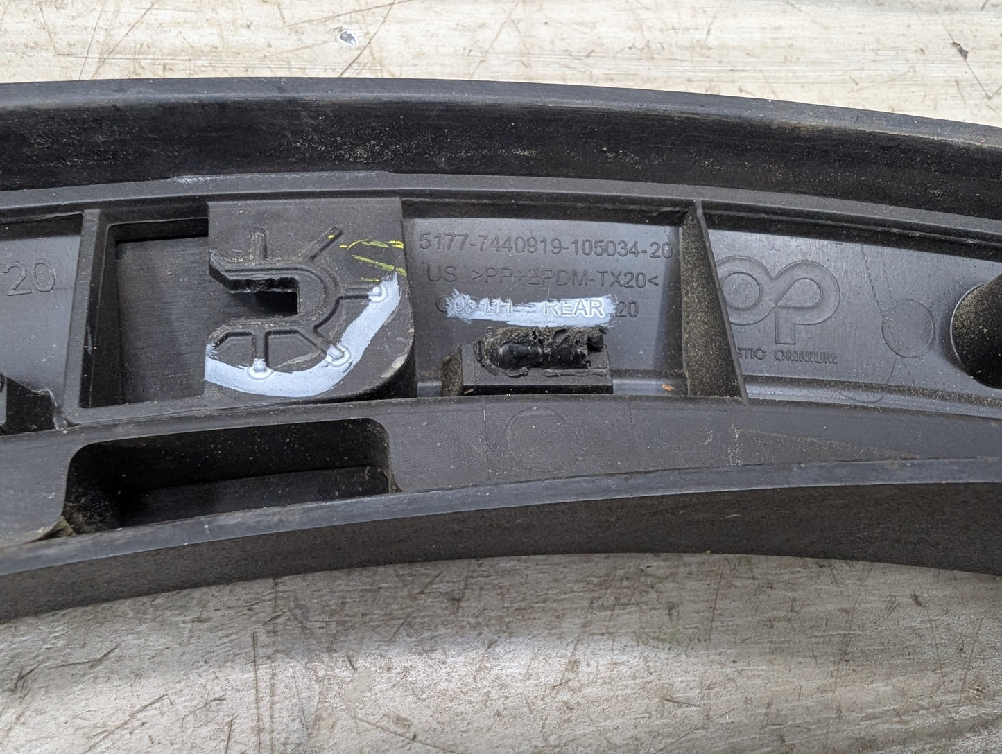 2019-2026 BMW X5 G05 Front Right Passenger Fender Flare Arch Trim Molding 7440914