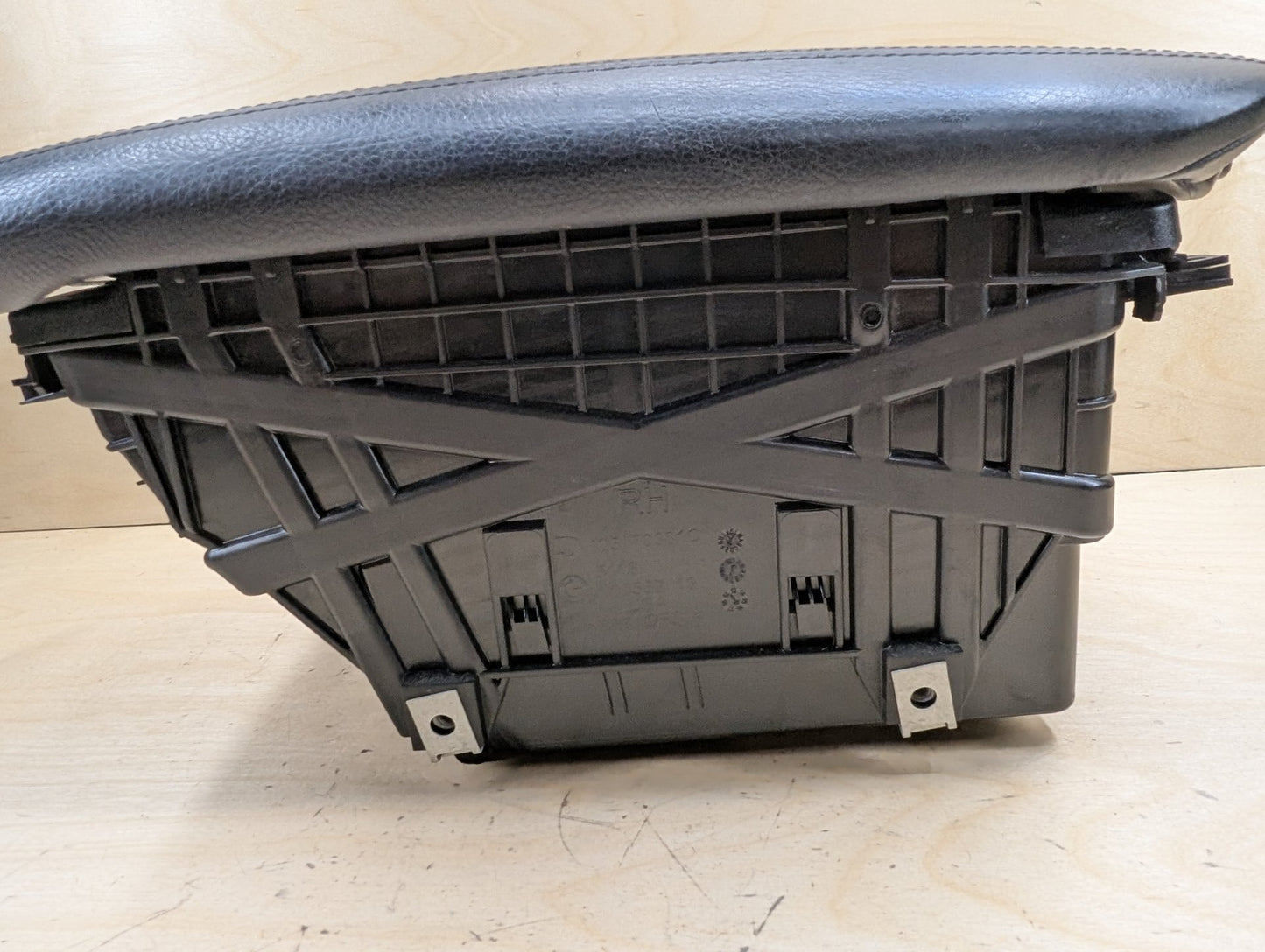 2015-2019 BMW X6 F16 Center Console Armrest Arm Rest 9251992