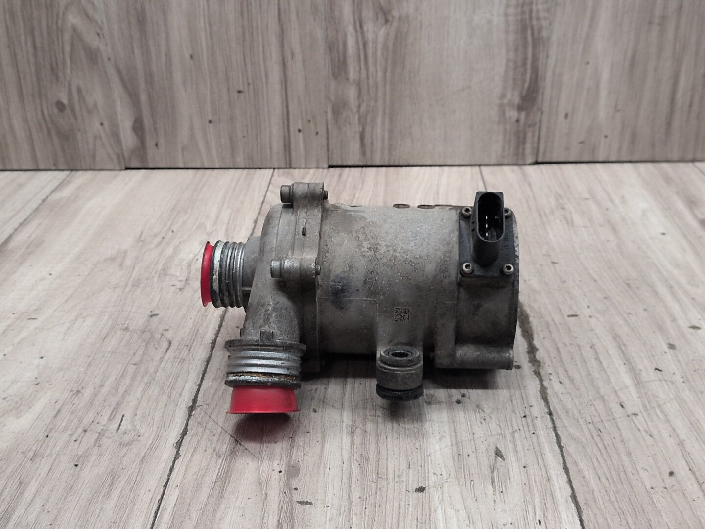 2012-2018 BMW 320i F30 Engine Water Heater Control Valve Pump 7597715