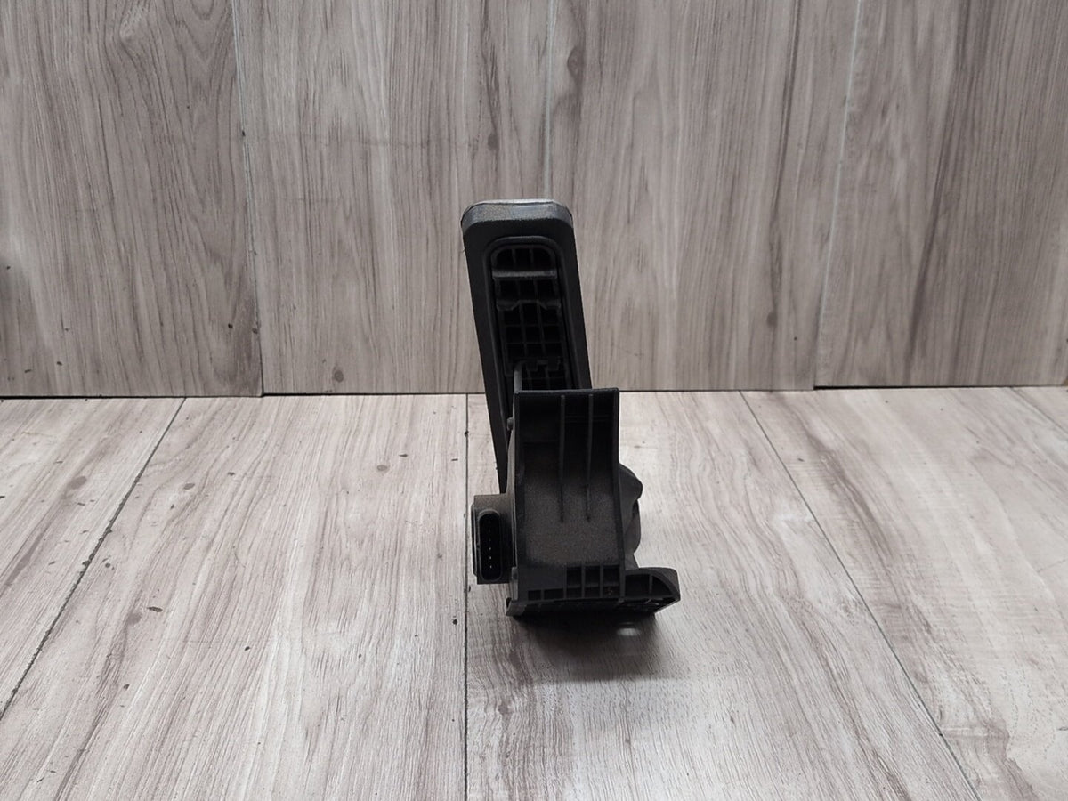2009-2012 Mercedes-Benz E550 W212 Gas Accelarator Pedal A2043001104 OEM