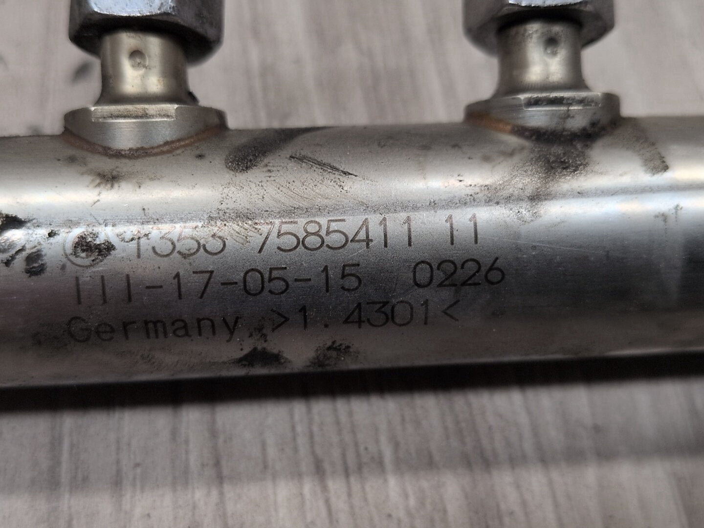 OEM BMW F10 F15 F25 F30 F32 F36 320 328 Engine N20 N26 Fuel Injector Line Rail