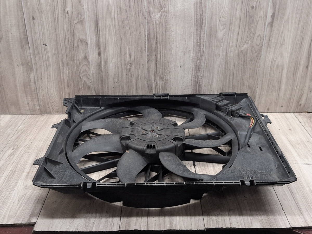 2008-2013 BMW 128i E82 Radiator Fan Shroud Housing w/ Motor 7561713