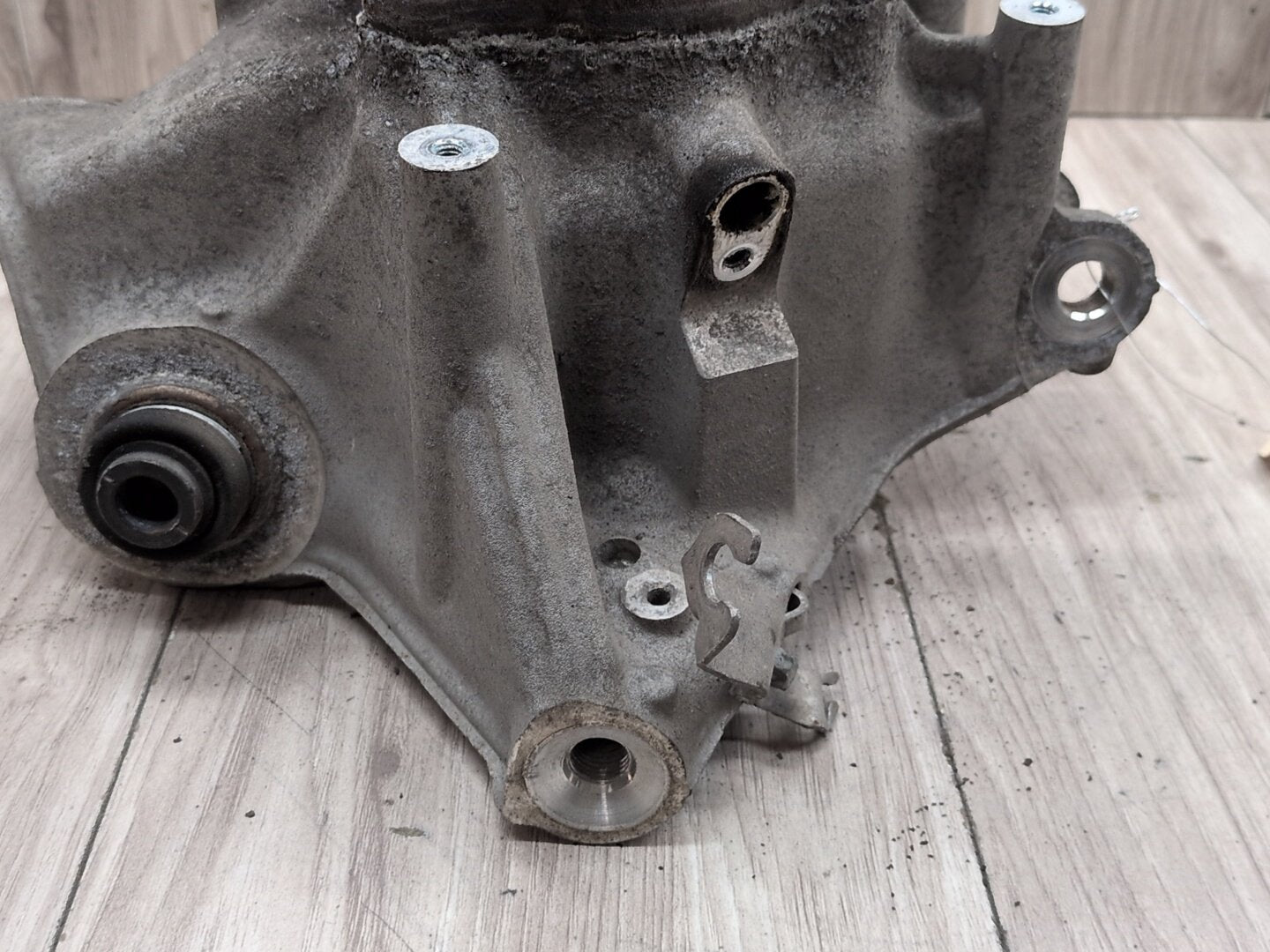 OEM BMW F95 G05 G06 G07 G09 X5 X7 Front Left Driver Hub Spindle Knuckle Bearing