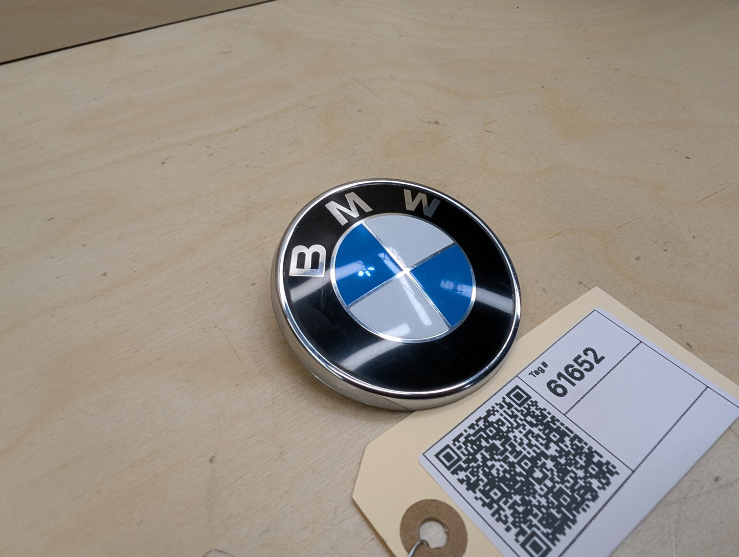 2007-2013 BMW 335i E93 Emblem Badge Symbol Logo 7146052