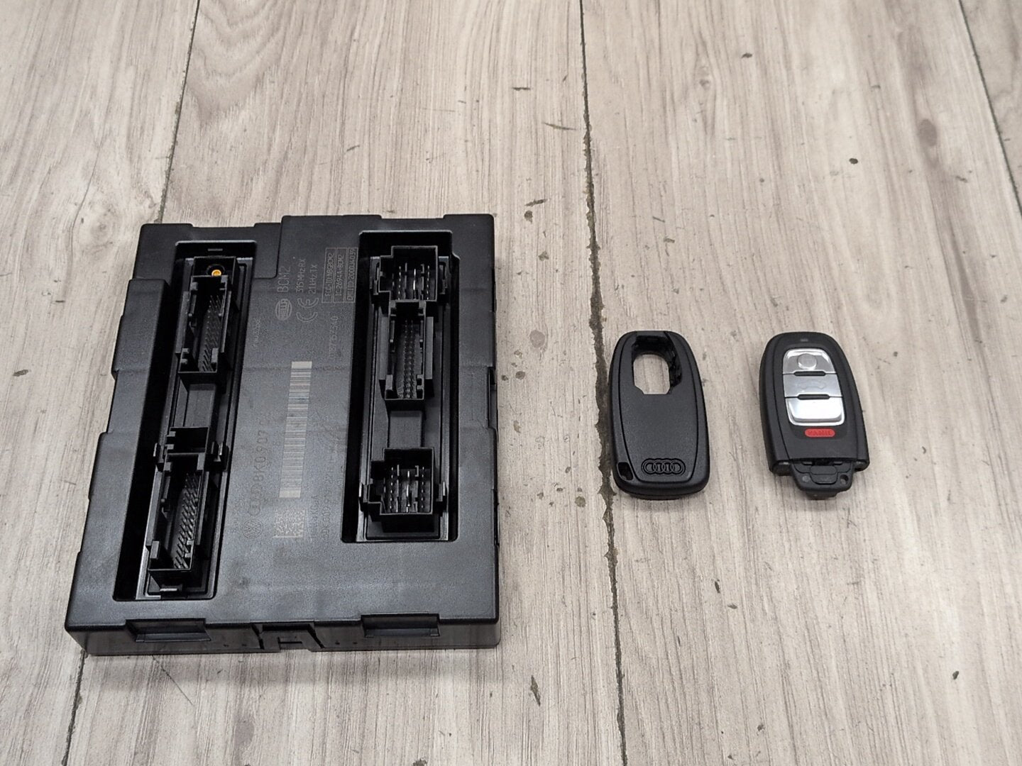 2008 - 2017 Audi S5 8T Bdc Body Domain Fem Control Module w/ Key 8K0907064GM