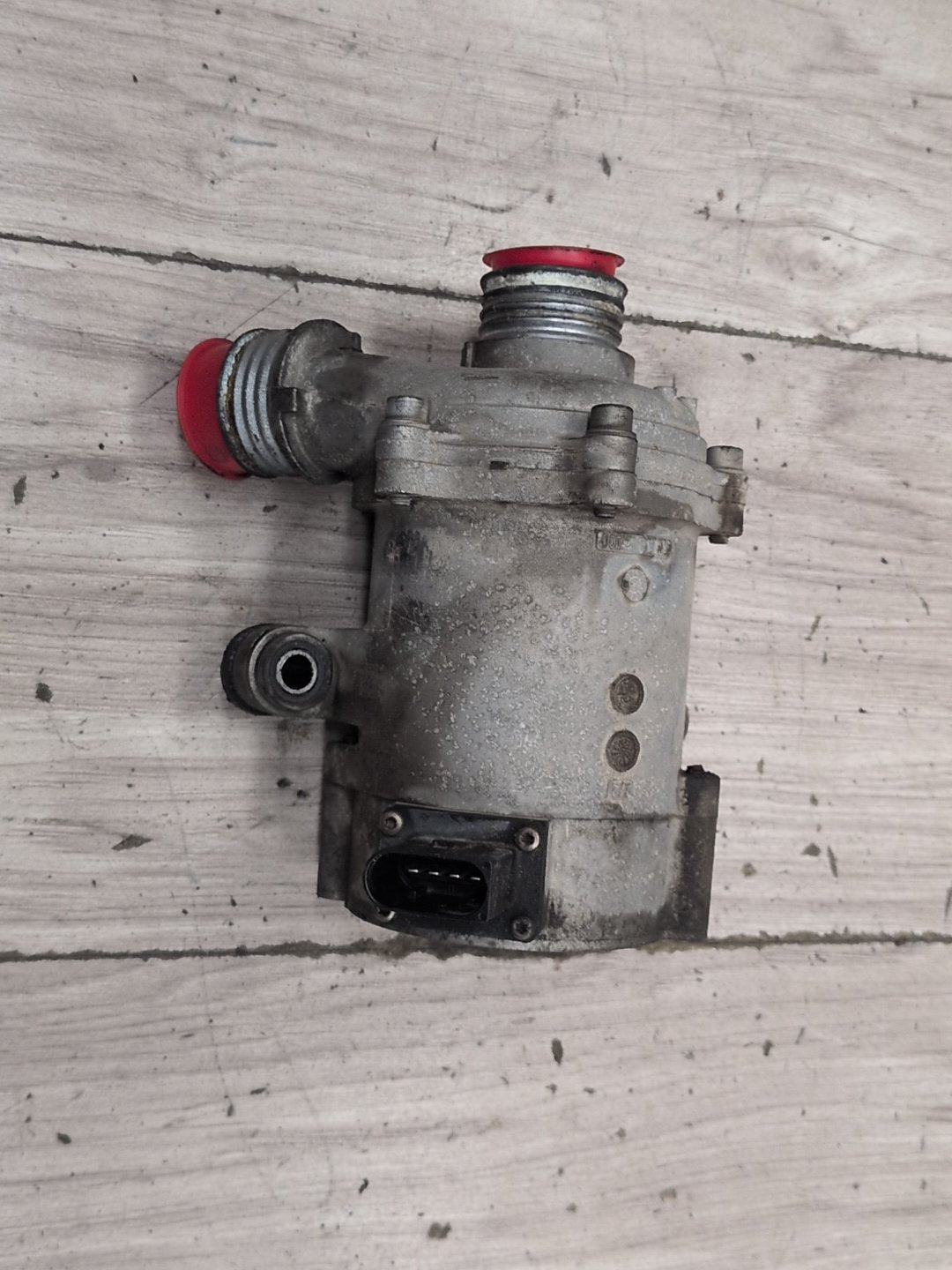 2012-2018 BMW 320i F30 Engine Water Heater Control Valve Pump 7597715
