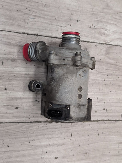 2012-2018 BMW 320i F30 Engine Water Heater Control Valve Pump 7597715