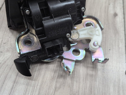 2015-2018 Audi Q3 8U Liftgate Trunk Lid Liftgate Lock Latch Actuator 8R0827505A