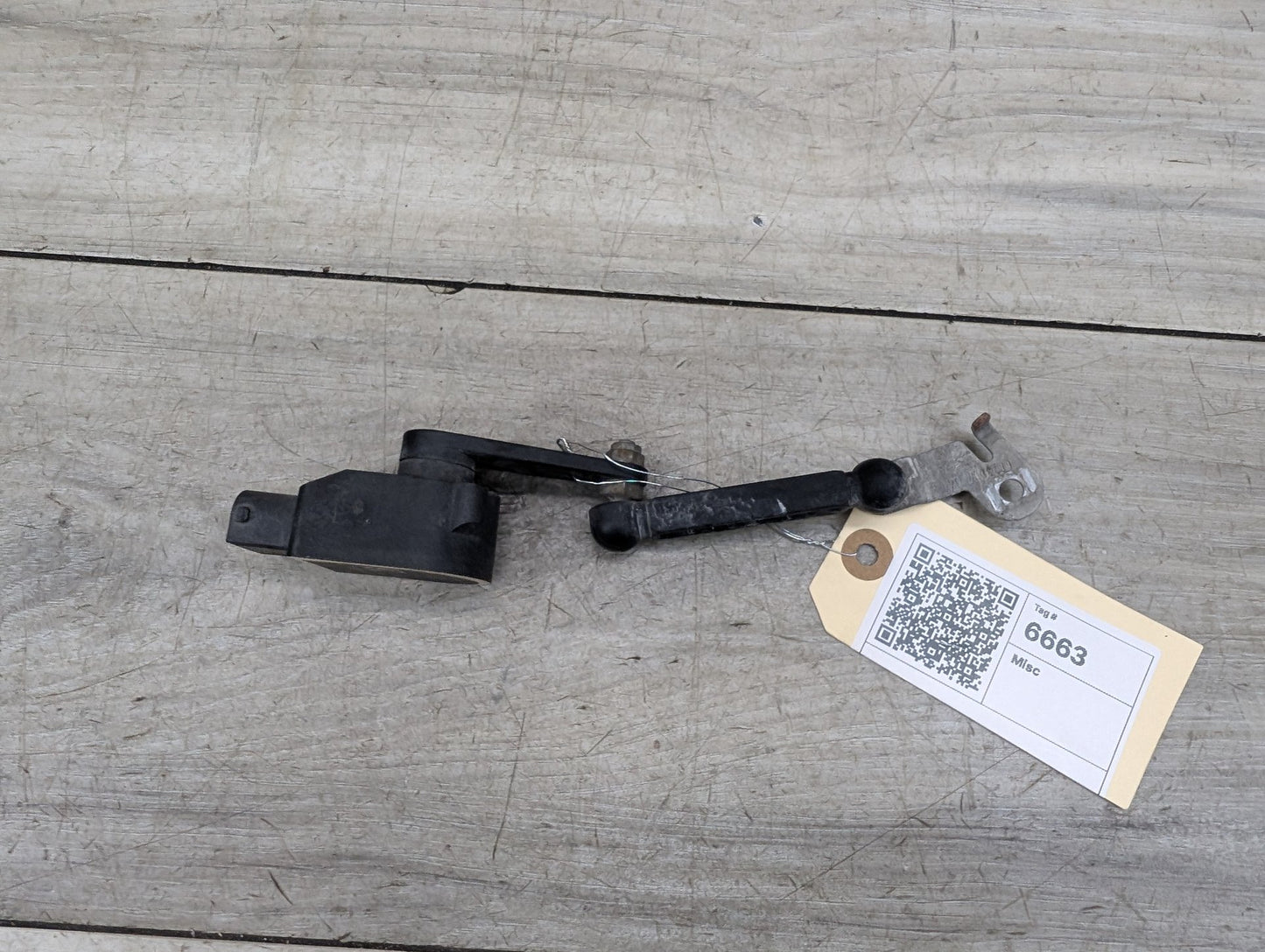 2017-2023 BMW 530i G30 Suspension Height Level Sensor 2959574